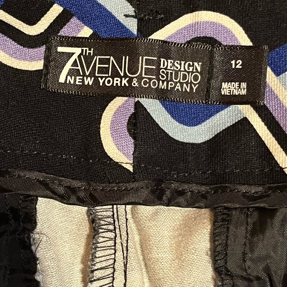 New York & Company Black and Blue Geometric Pants - Picture 4 of 5